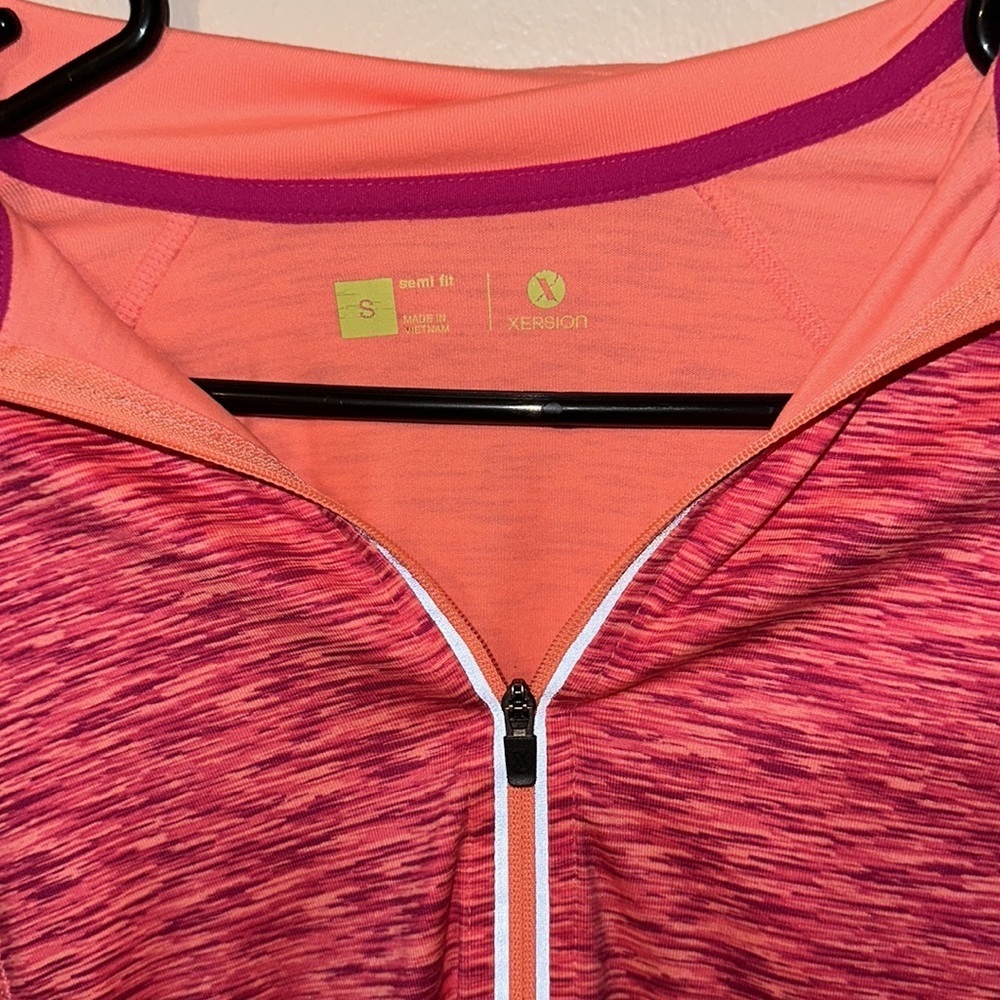 Xersion top. - Picture 2 of 4